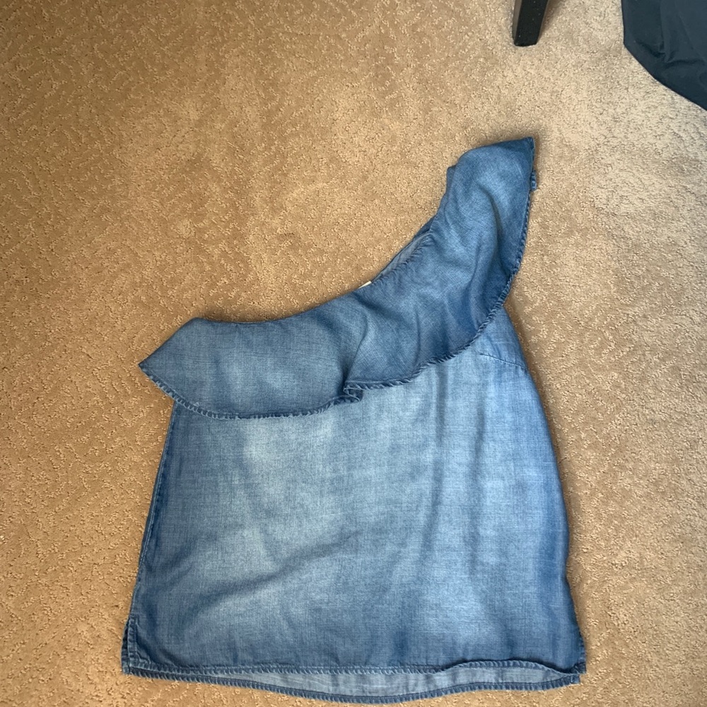 Off the shoulder chambray tip